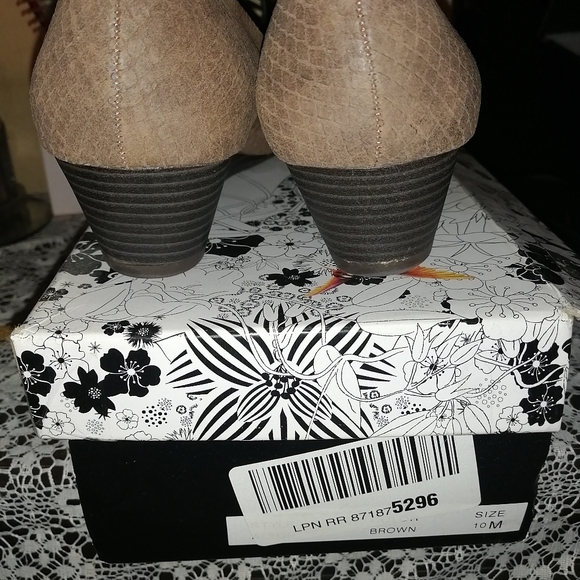 Brown pumps - Picture 5 of 7